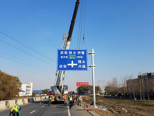 平顶山平顶山道路护栏网网片该如何进行正确的选购呢？